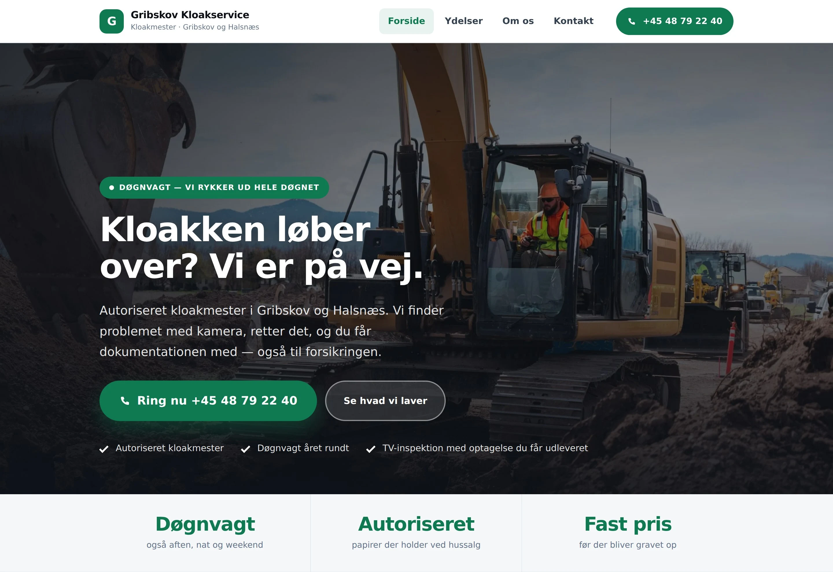 Mørk hjemmeside til en kloakmester med grøn accent, gravemaskine-foto og overskriften »Kloakken løber over? Vi er på vej.«